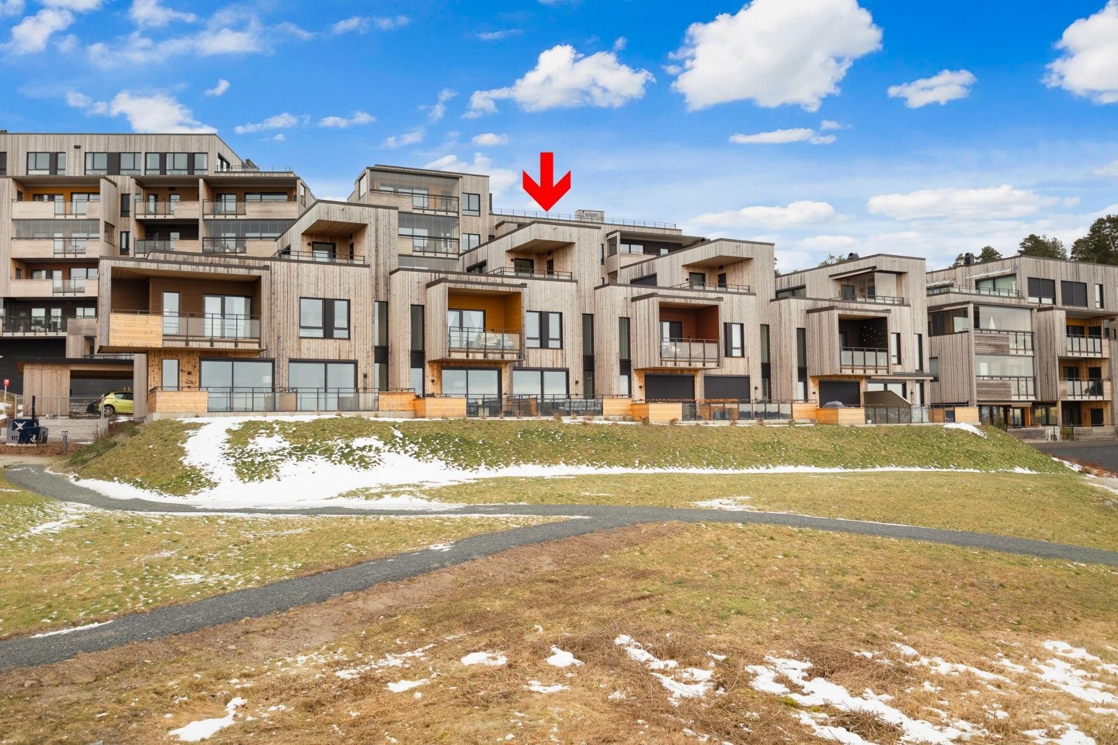 Første rekke mot sjøen og stranda Galleribilde