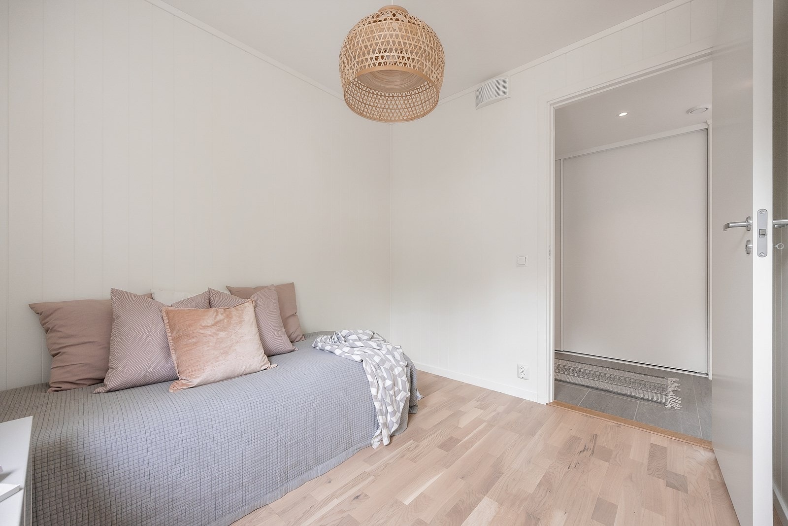 Også dette rommet har trestavs laminat på gulvet. Galleribilde