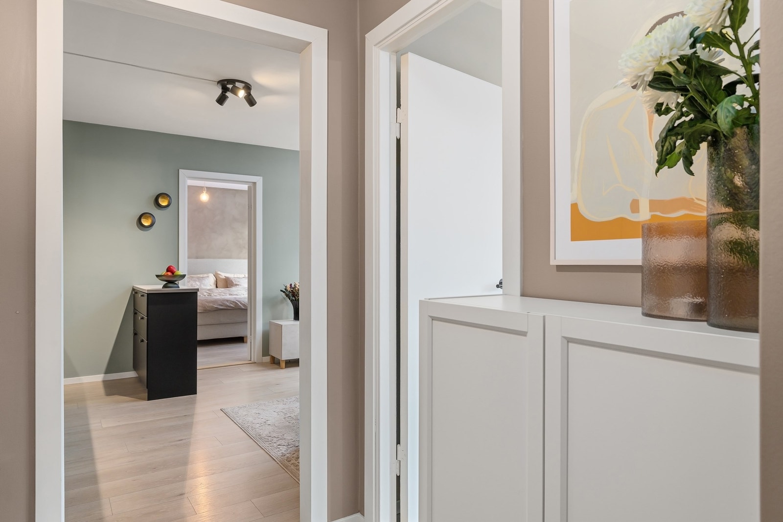 Boligen disponerer i tillegg 2 eksterne boder på til sammen 7 kvm Galleribilde