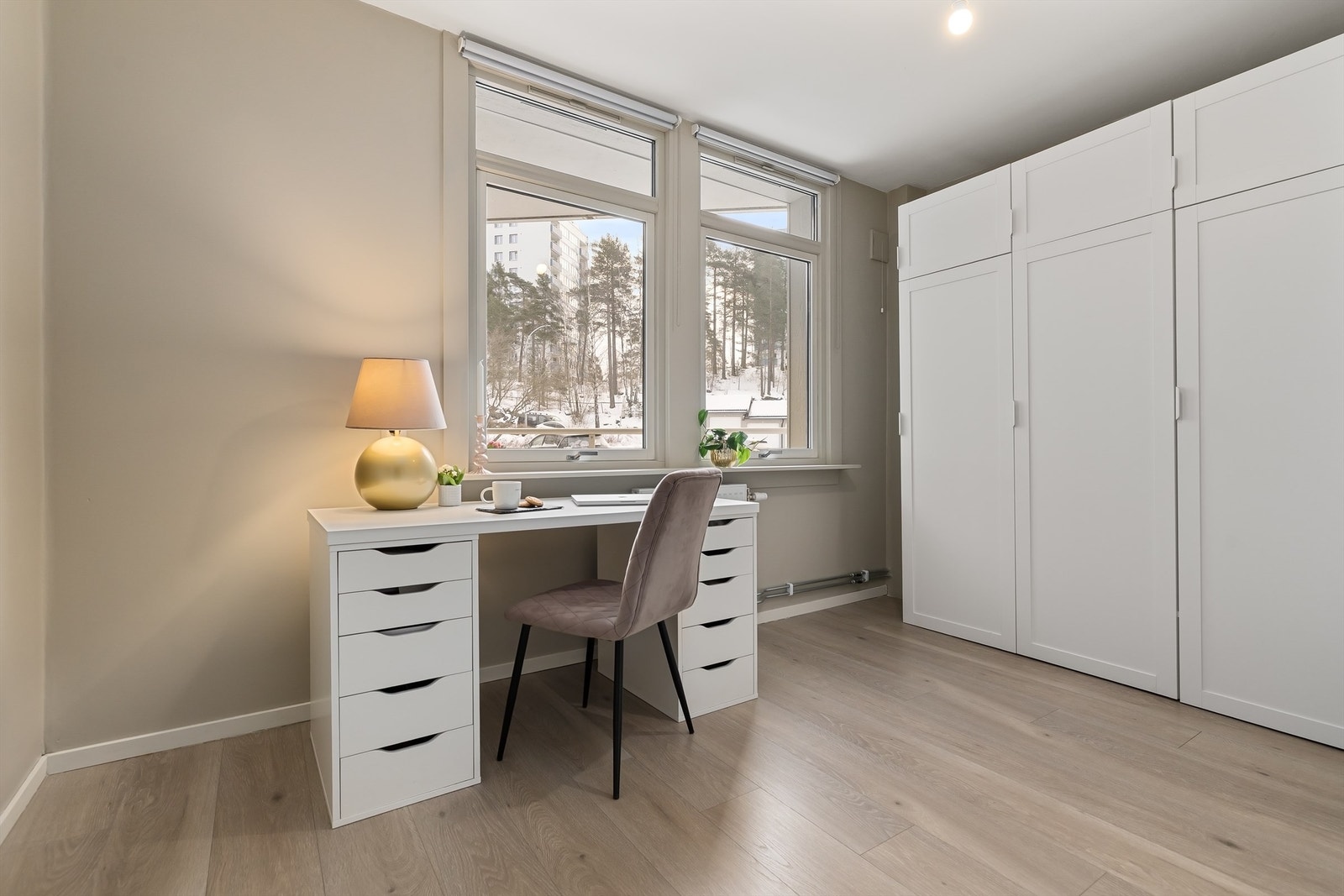 Soverom II er og av god størrelse og passer like godt som både barnerom, gjesterom eller hjemmekontor! Galleribilde