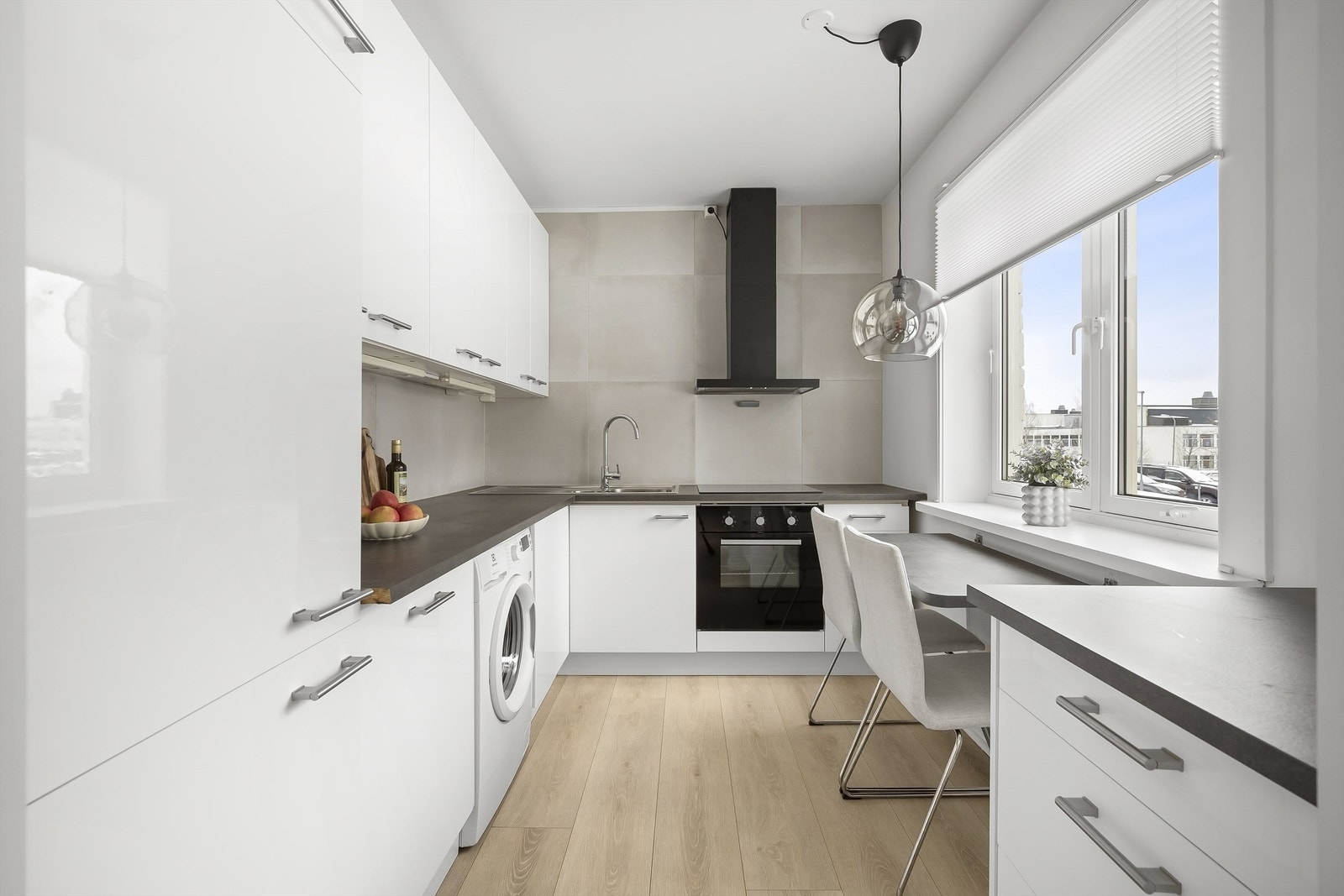 Stilrent og tidløst kjøkken fra ca. 2012. Galleribilde