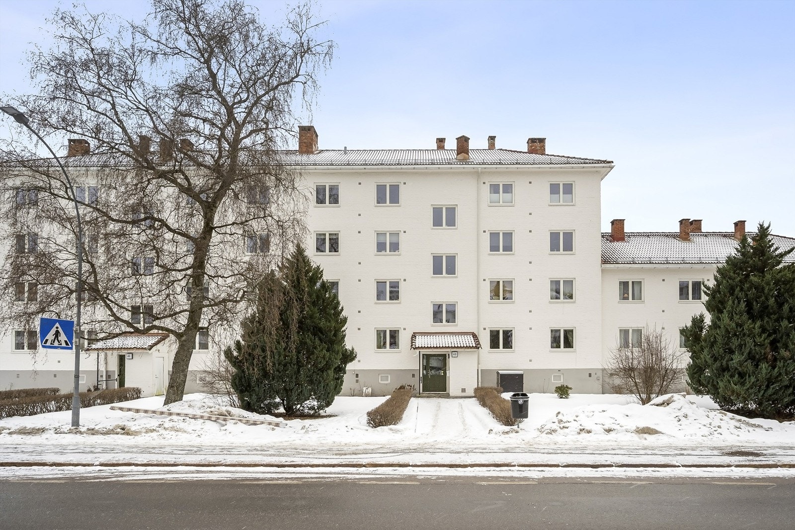 Inngangsparti. Nye ytterdører montert i alle oppganger i 2025. Galleribilde