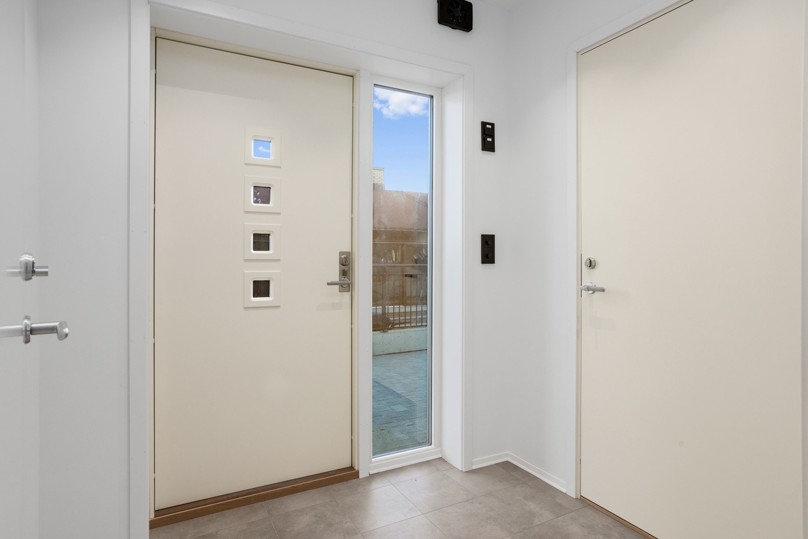 Vindfang / felles entré | 30x30cm fliser Galleribilde