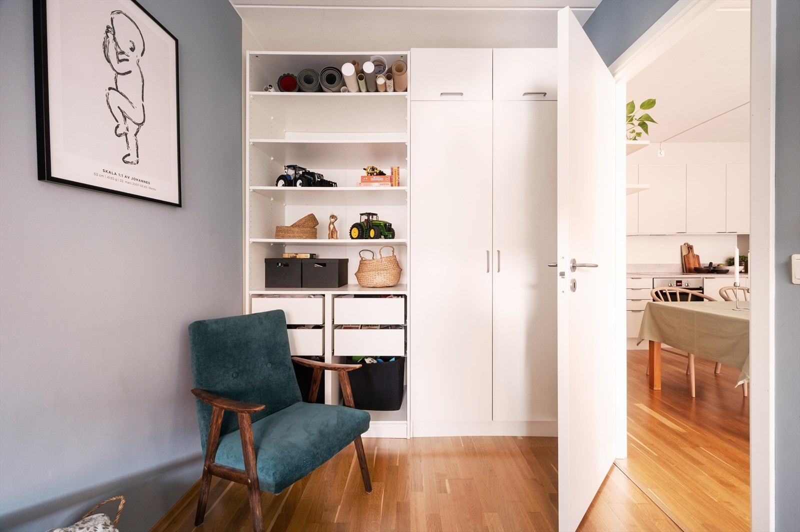 Rommet egner seg utmerket som gjesterom, barnerom, kontor eller garderobe, avhengig av behov. Galleribilde