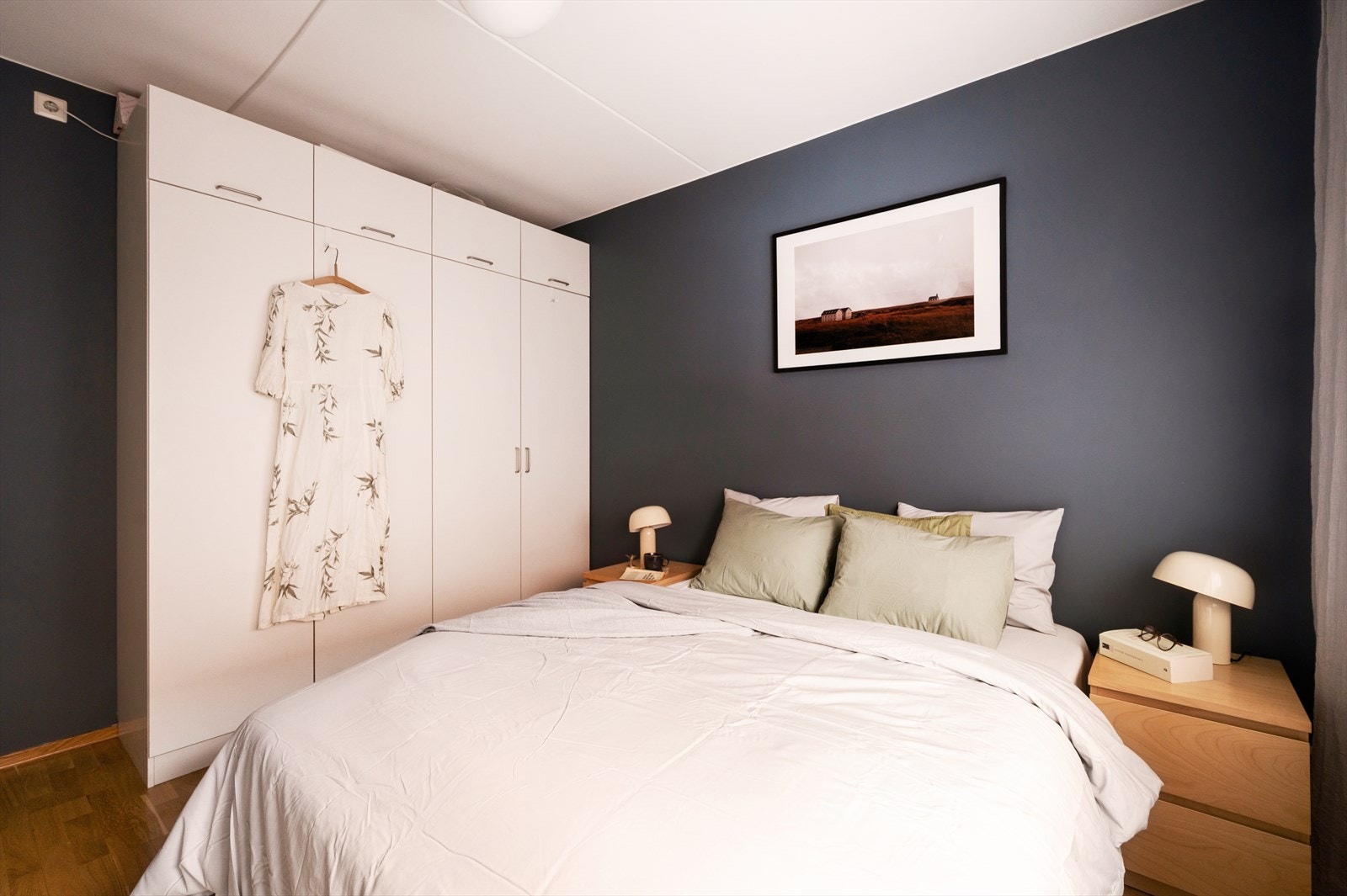 Stort garderobeskap medfølger. Galleribilde