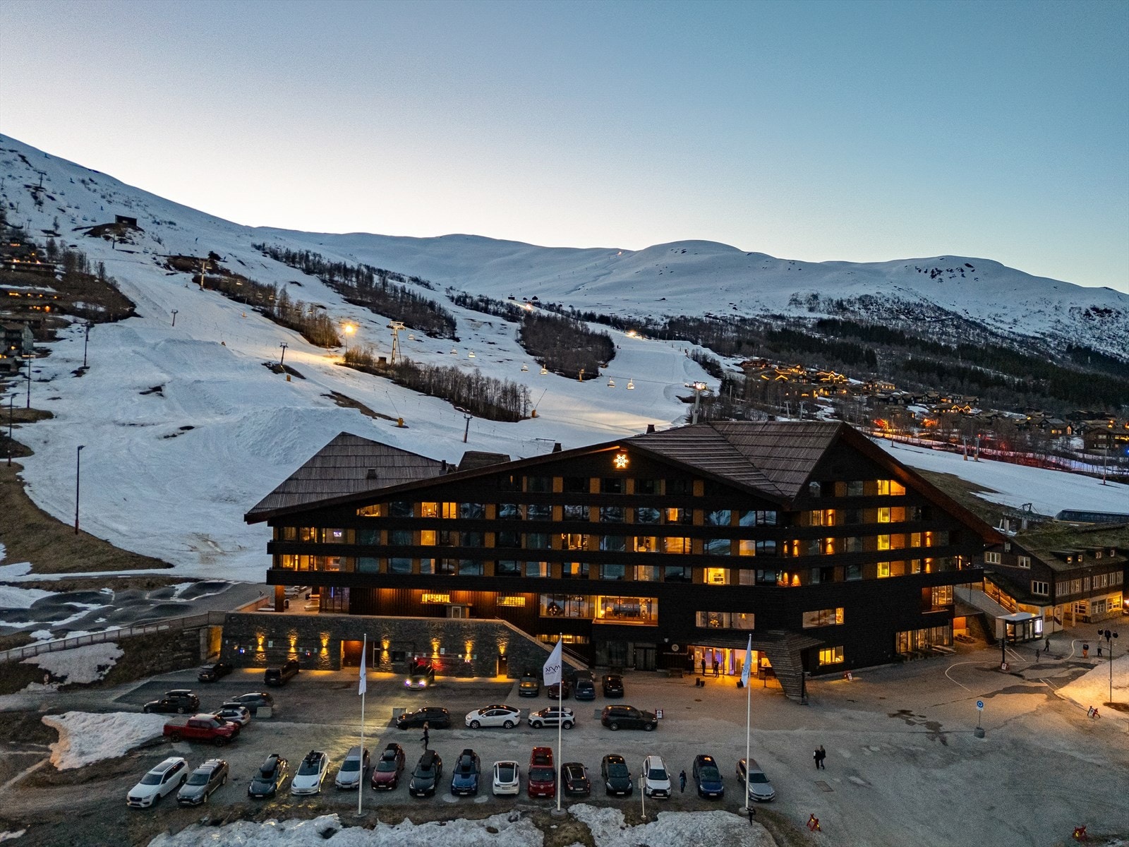 Om man ikke orker og lage middag har man mulighet til å ta lørdagsmiddagen på hotellet. Myrkdalen sentrum byr på flere restauranter og servicetilbud. Galleribilde