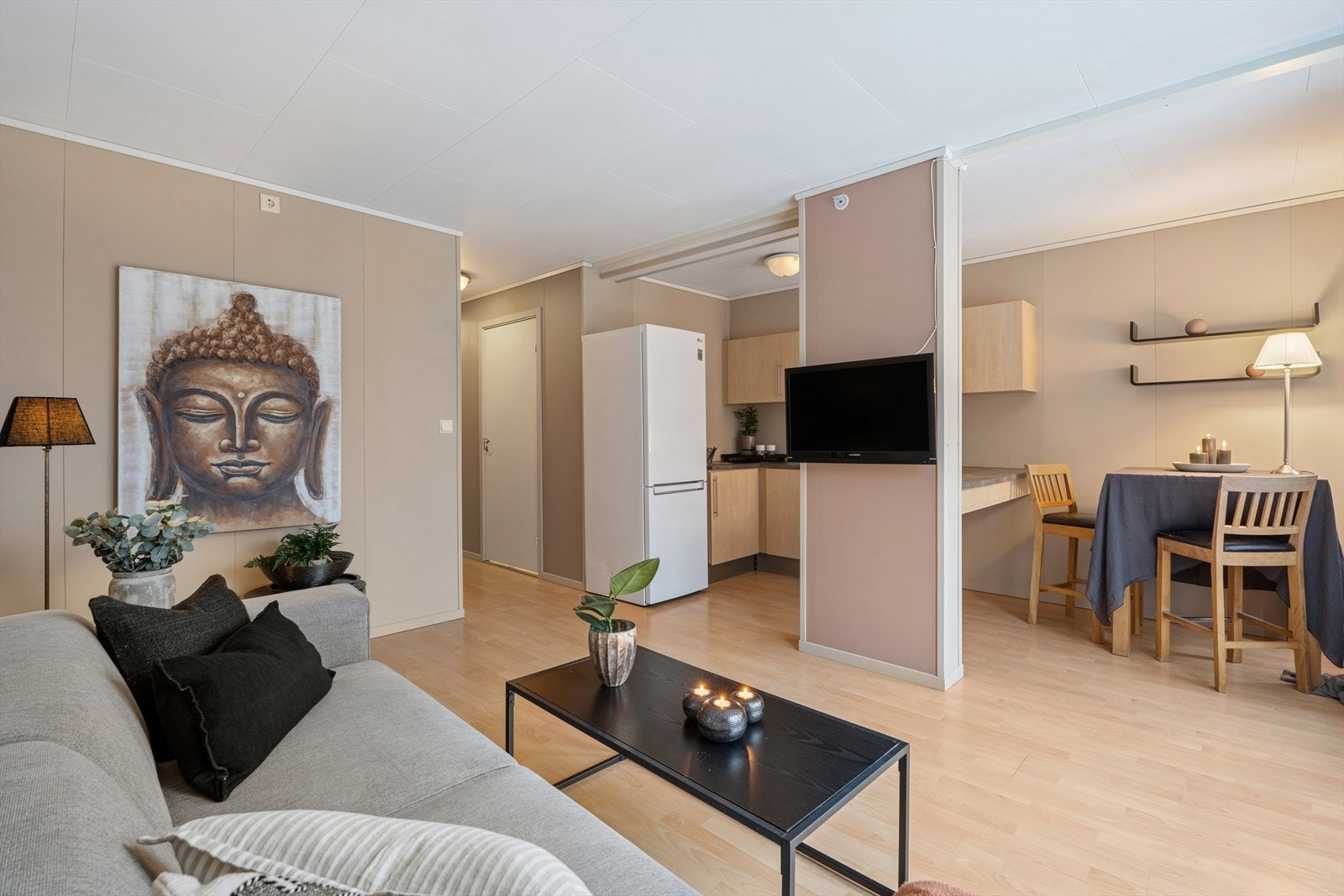 Med sin nærhet til sentrumskjernen, kan man enkelt nyte både urbane fasiliteter og naturskjønne turstier. Galleribilde