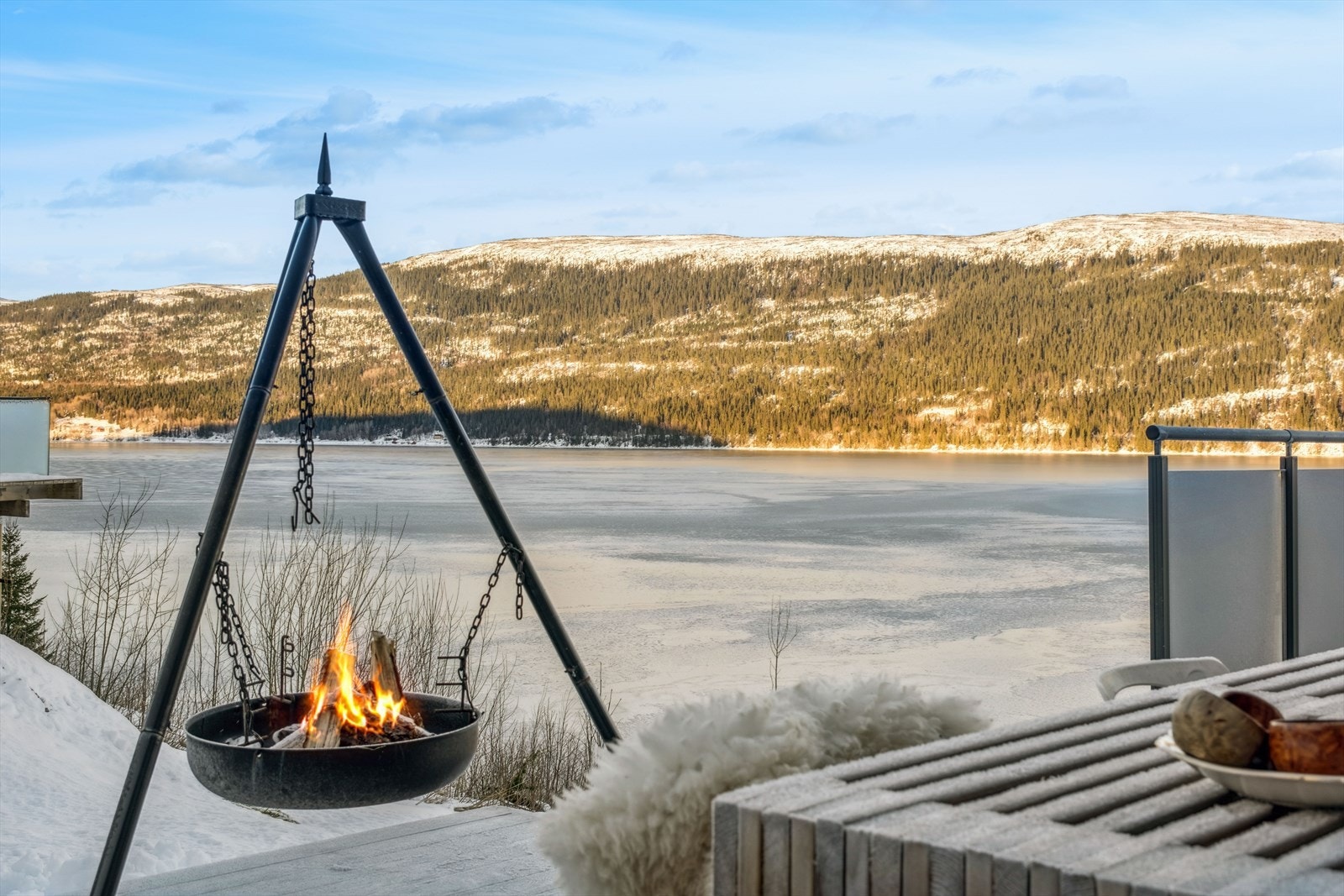 Stemningsfull utsikt over sjøen. Et landskap som endrer karakter med årstidene. Galleribilde