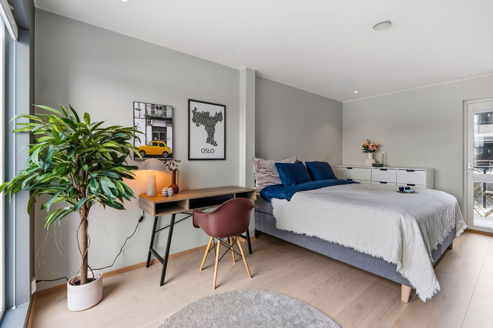 Eier har tidligere benyttet soverommet som tv-stue. Her er bruksmulighetene mange! Galleribilde