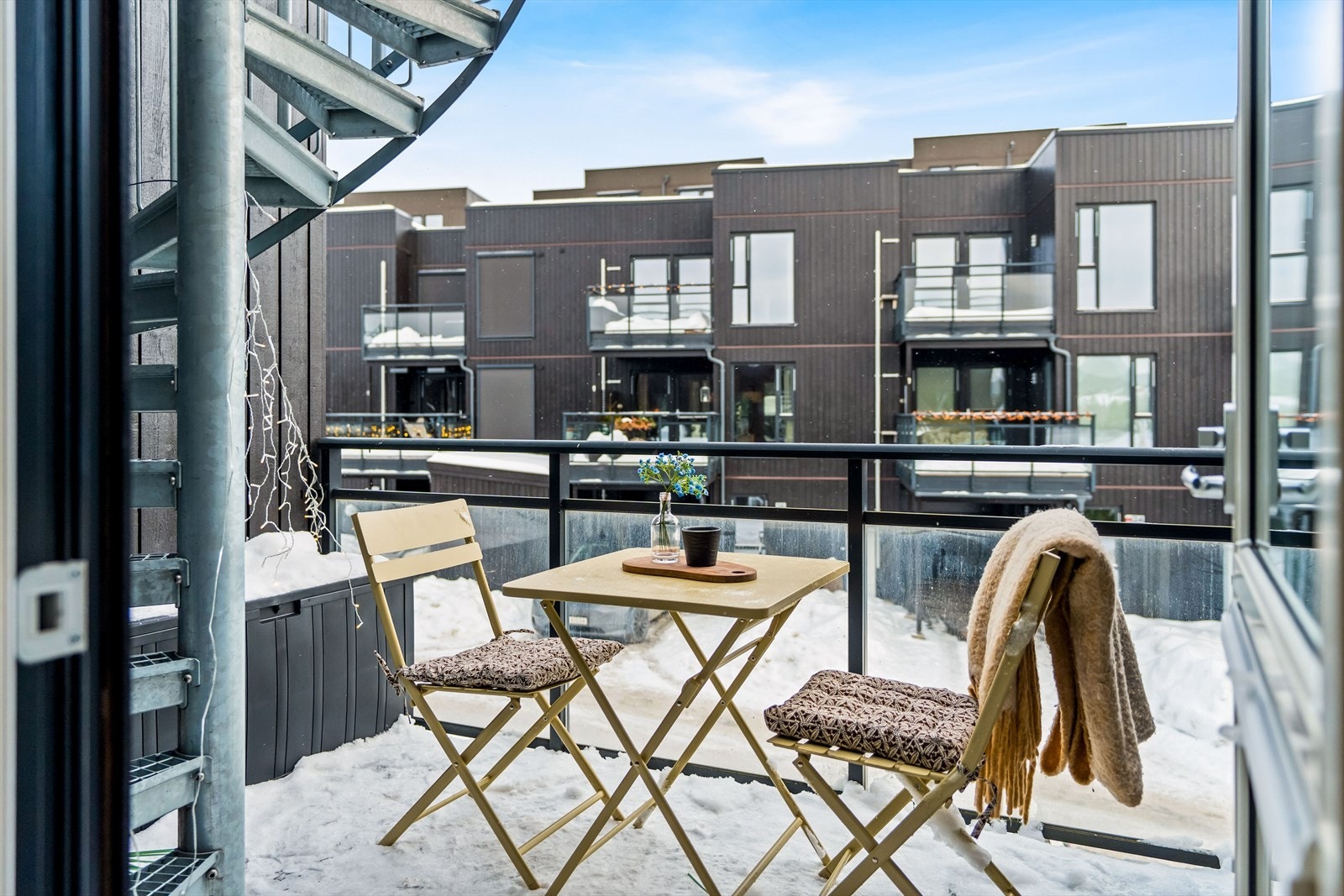 Balkong på soverommet er perfekt for morgenkaffen eller for lufting av sengetøy. Galleribilde