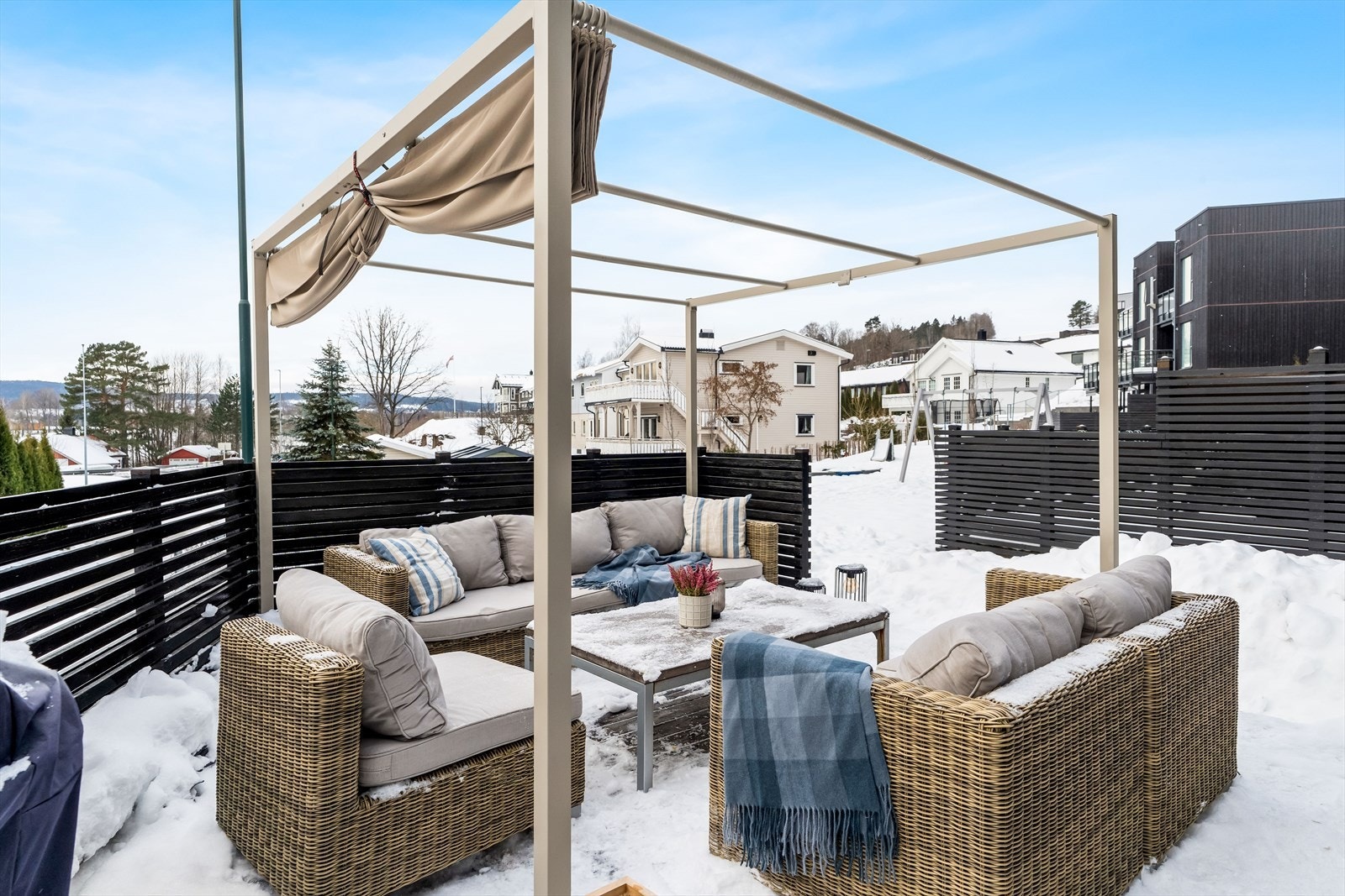 Her er det en stor og herlig uteplass. Galleribilde