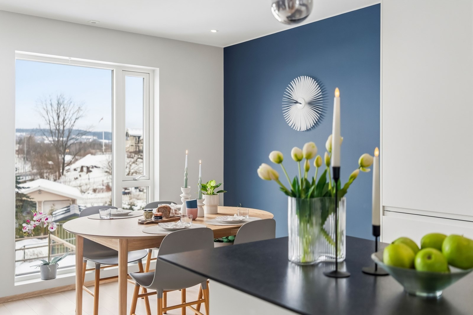 Boligen har behagelig vannbåren gulvvarme i alle gulv. Galleribilde