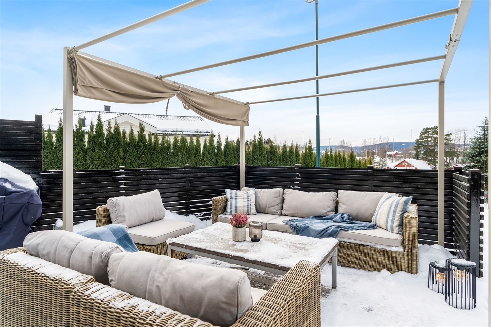 Her passer det fint å innrede med stor sittegruppe og grill. Galleribilde