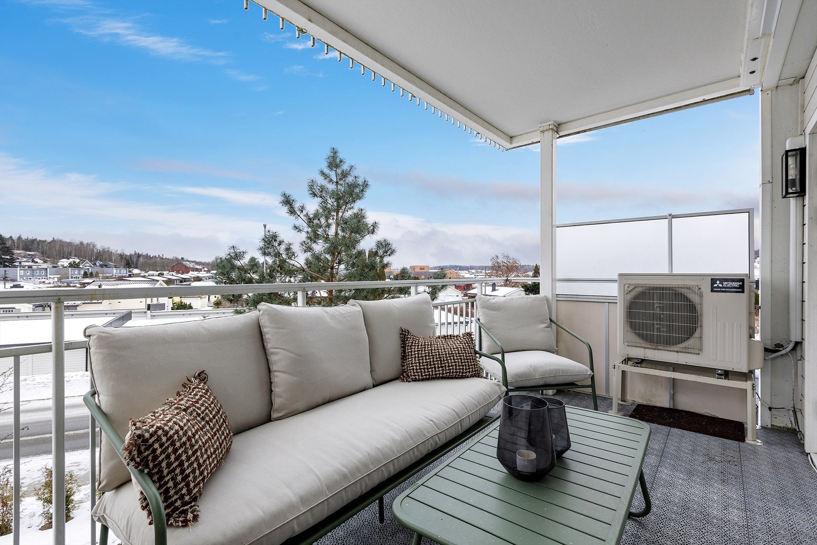 Herlig balkong på 9 kvm, perfekt å nyte sommeren på! Galleribilde