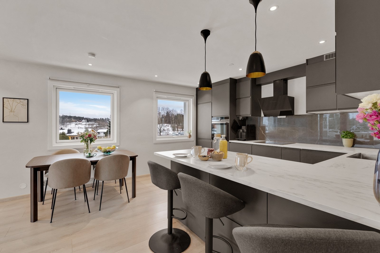 Sosialt rom som er helt perfekt når du har gjester over! Galleribilde