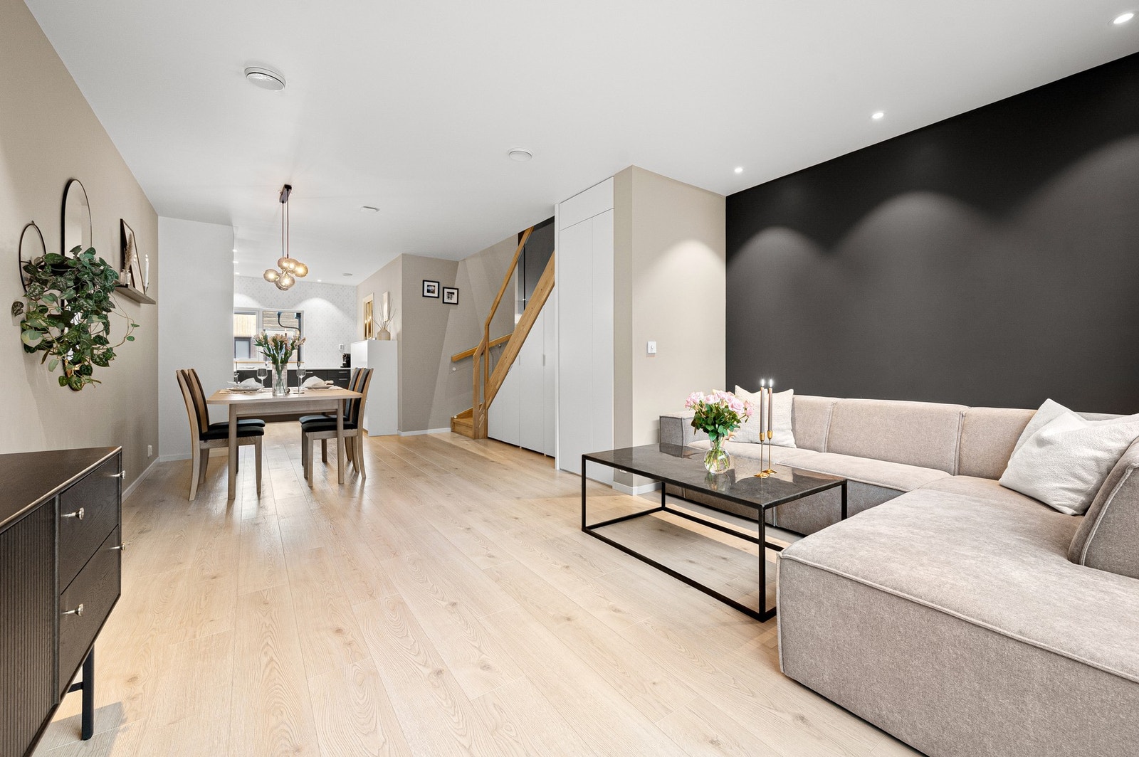 Boligen ble ferdigstilt så sent som i oktober 2021, og oppleves svært gjennomført hvor det er lagt stor vekt på kvalitet og detaljer. Galleribilde