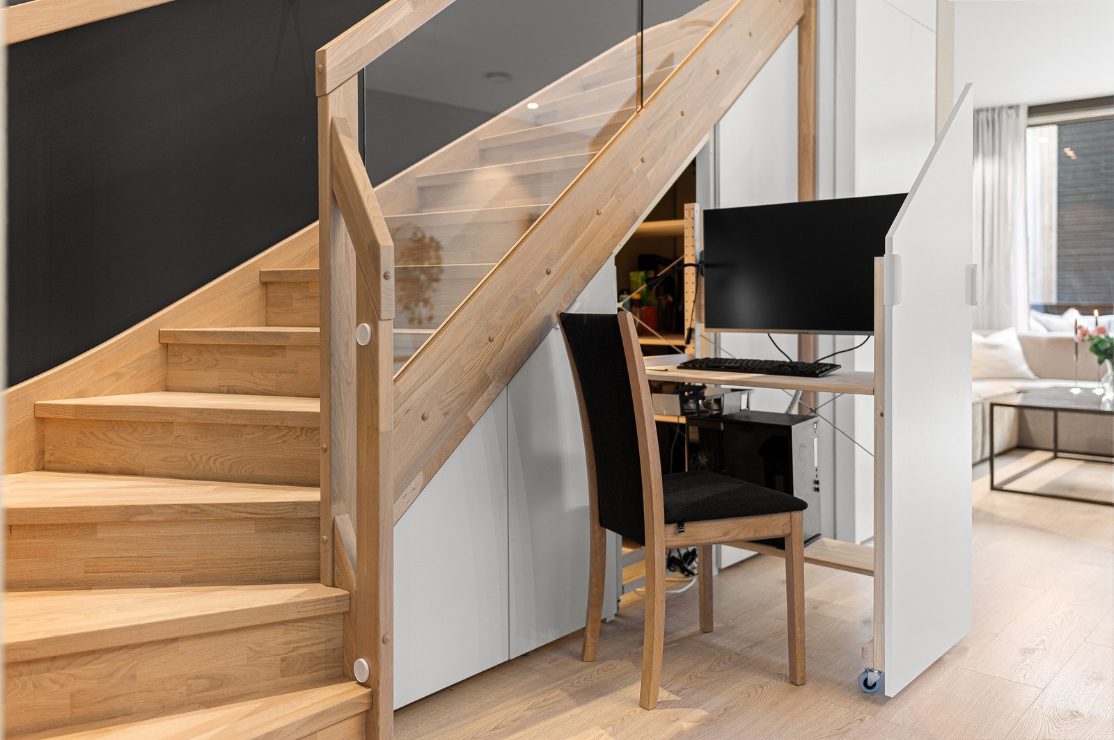 Man kan også benytte oppbevaringsplassen som hjemmekontor! Galleribilde