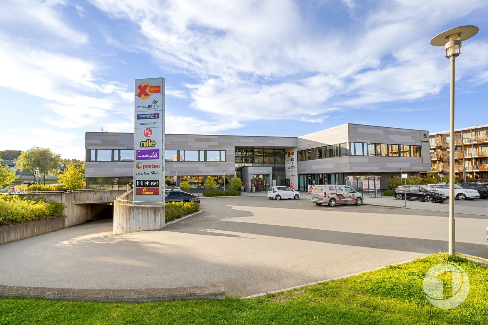 På Grilstadporten finner man Impulse treningssenter, apotek, blomsterforretning, søndagsåpen dagligvare og mye mer. Galleribilde