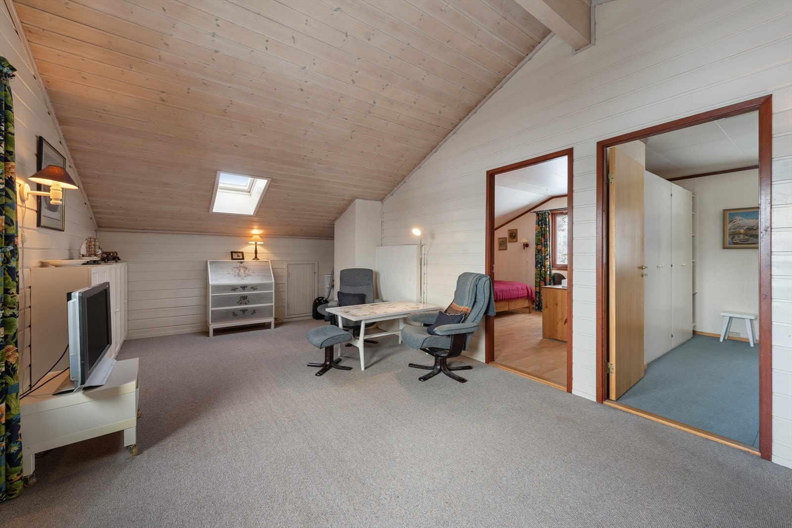 I 2. etasje finner man videre 2 soverom og ett bad Galleribilde