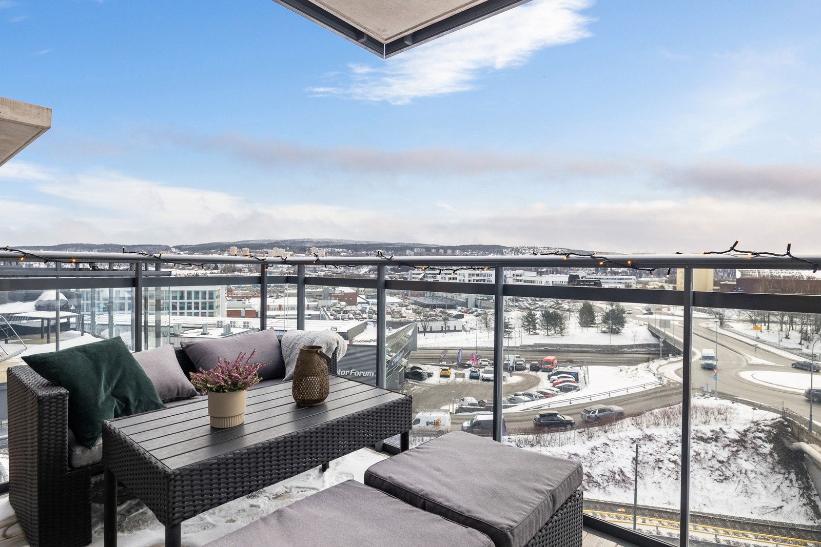 Dette er en gjennomgående 4-roms leilighet på populære Vollebekk! Galleribilde