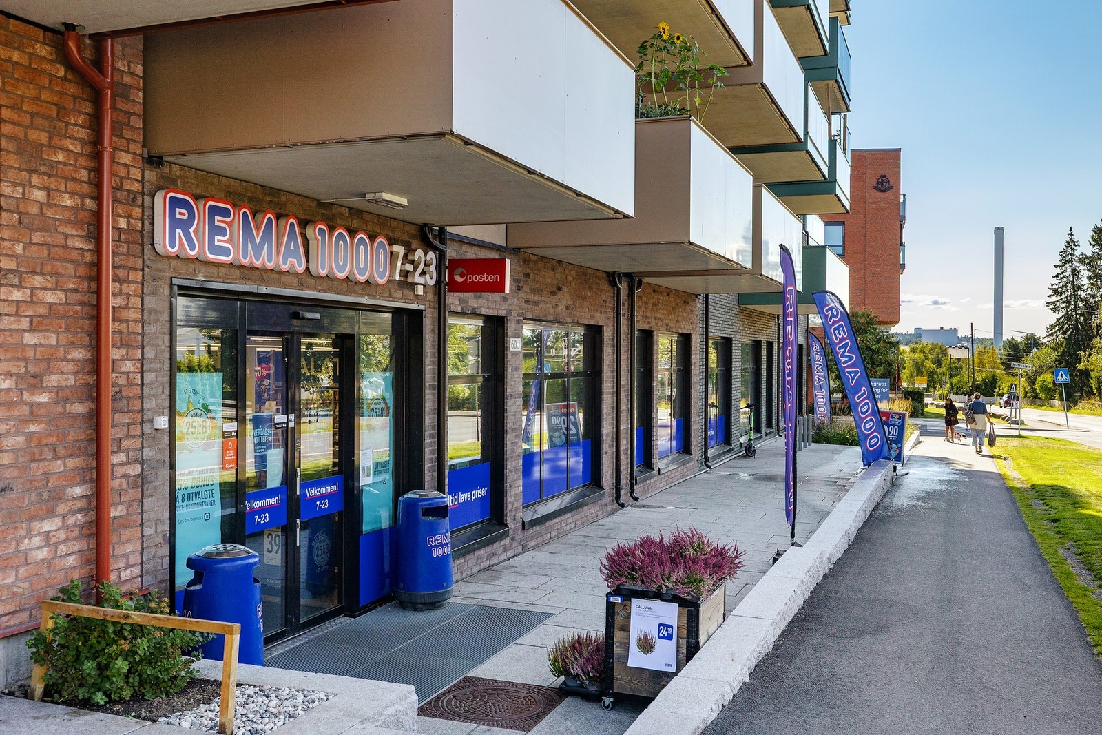 Dagligvarehandelen kan gjøres på Rema 1000 som ligger kun et par minutter unna boligen Galleribilde