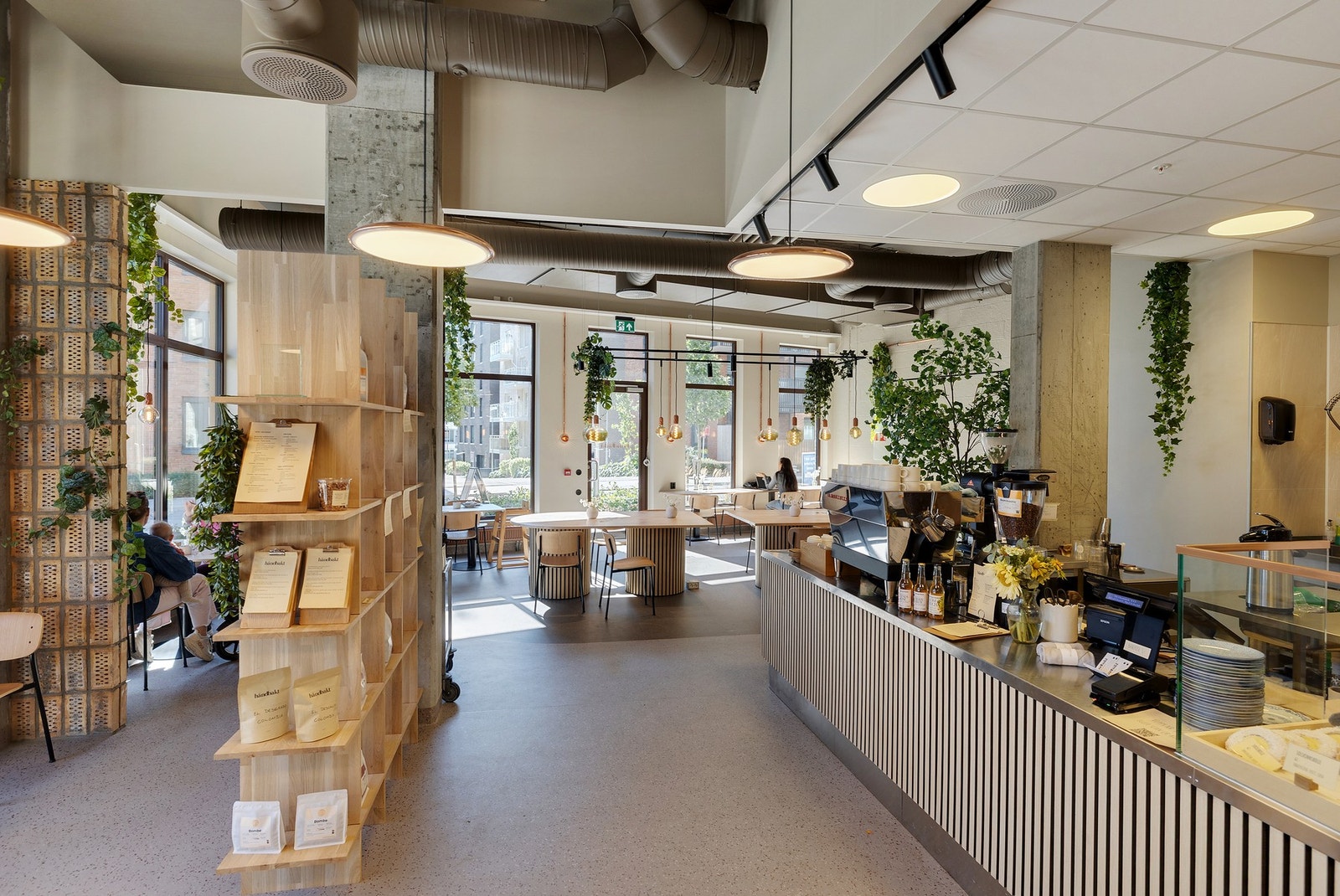 Håndbakt med sin flotte atmosfære. Her ligger også den vietnamesiske restauranten Com Pho og like i nærheten to sushi steder. Galleribilde