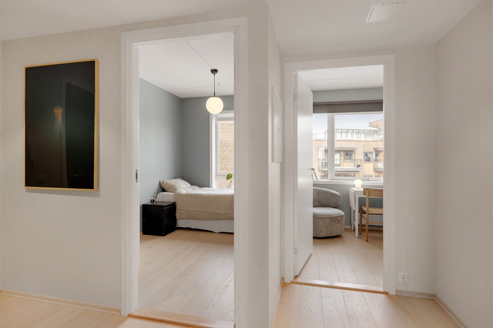 Soverom 2 og 3 vender inn mot rolig bakgård Galleribilde