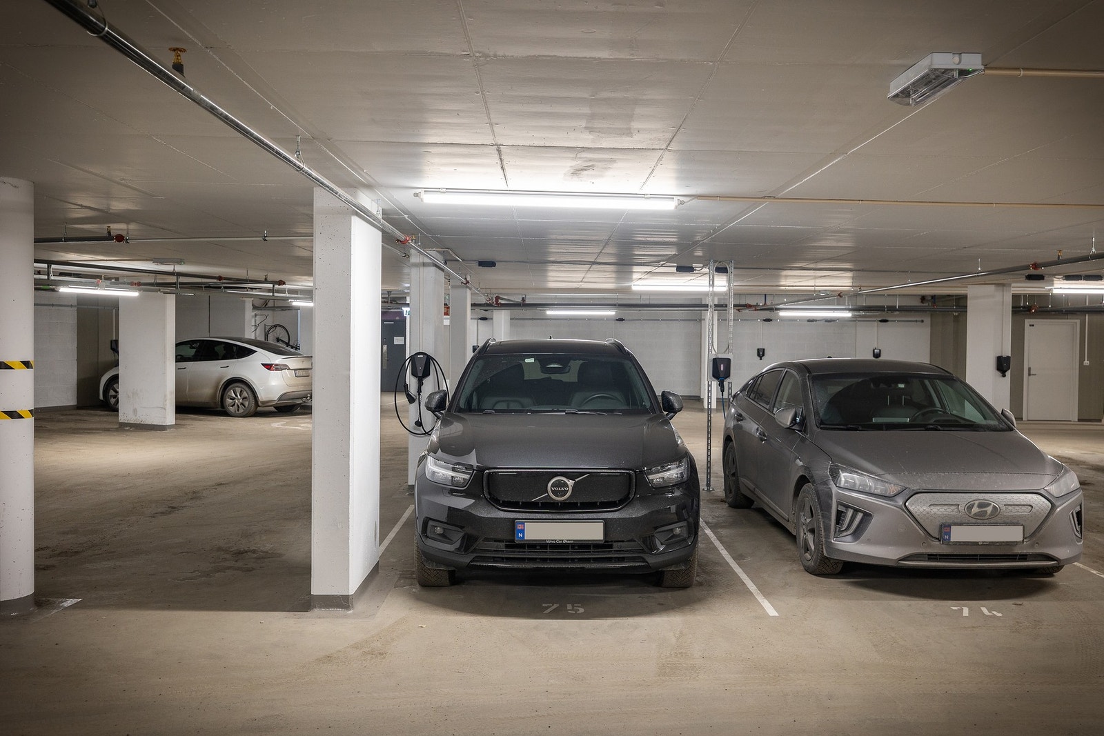 Garasjeplass 75 med elbil-lader medfølger Galleribilde