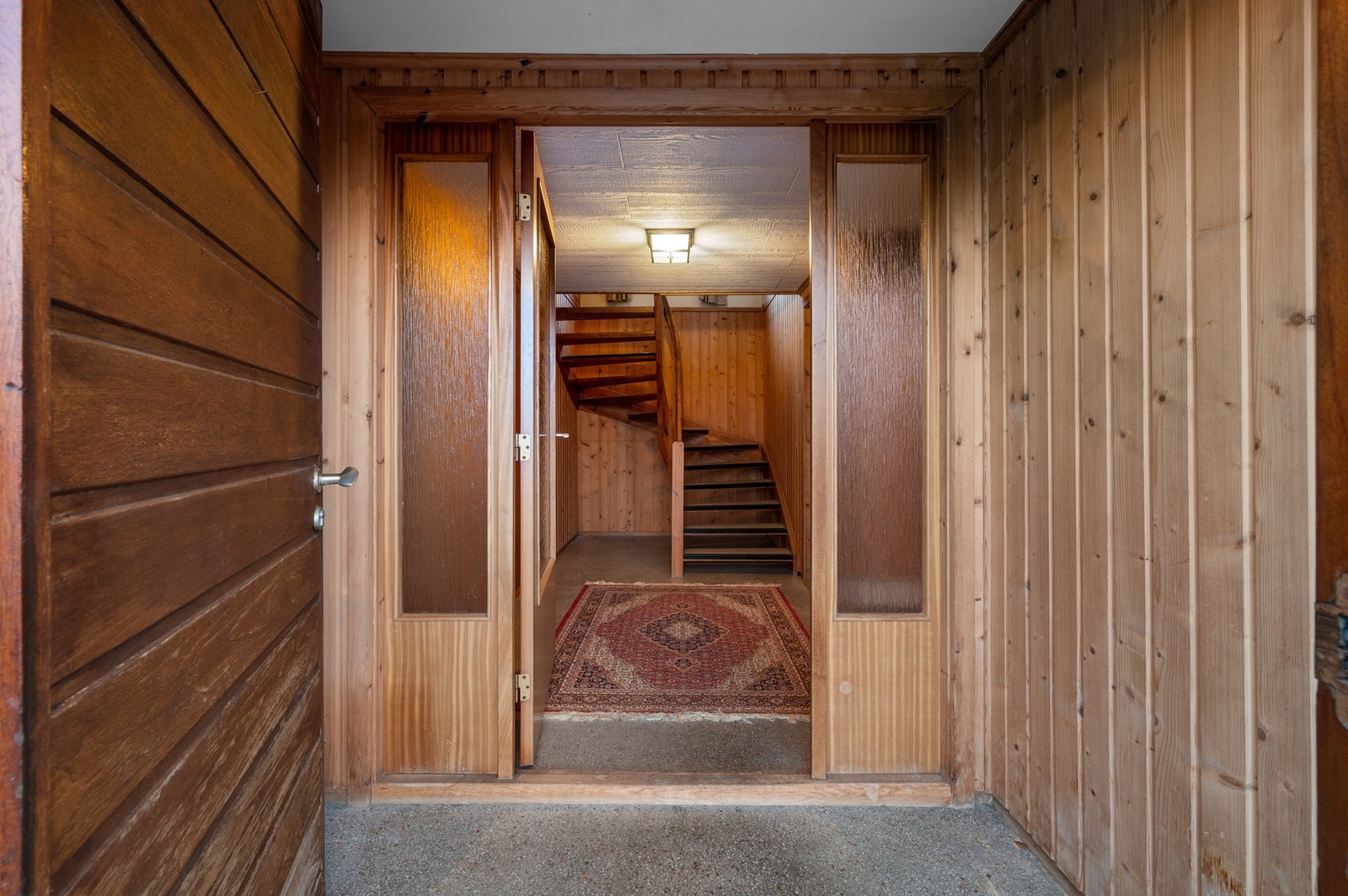 En entré på 2,3 m² ønsker deg velkommen inn i bolgen. Galleribilde