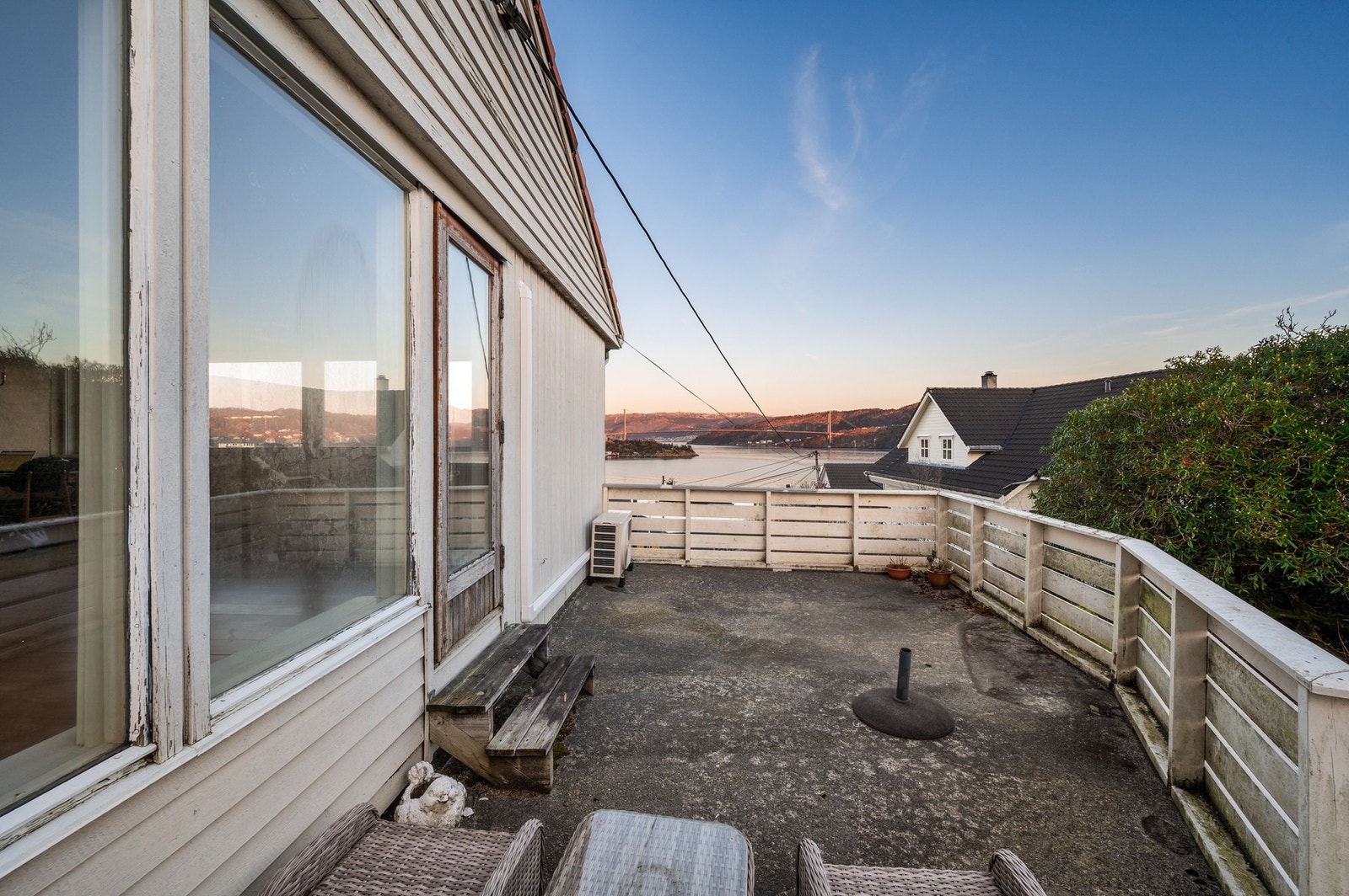 Her er det god plass til sittegrupper, grill og beplantning Galleribilde