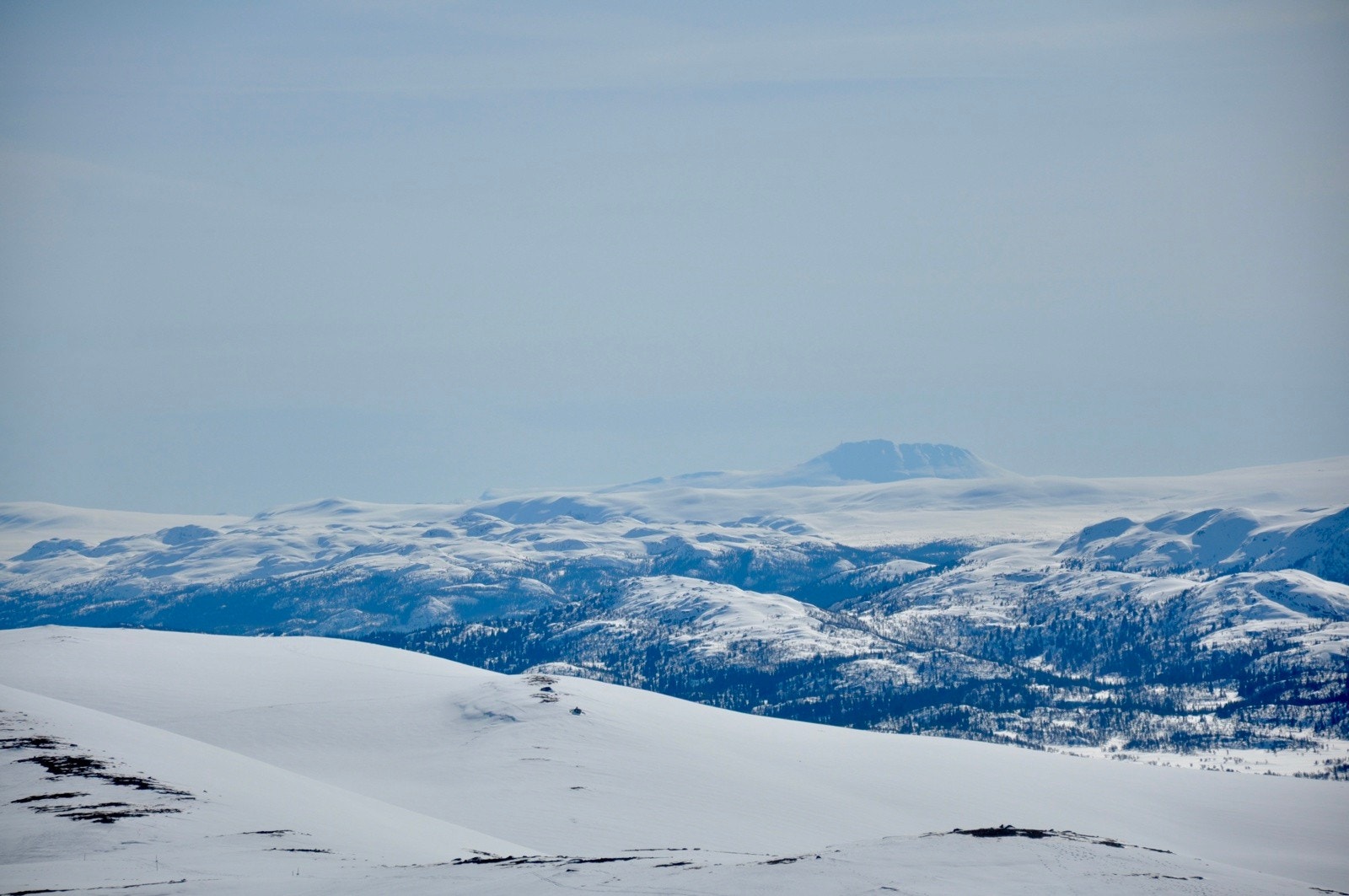 Utsikt fra Hallingnatten 1314 moh. mot Gaustatoppen Galleribilde