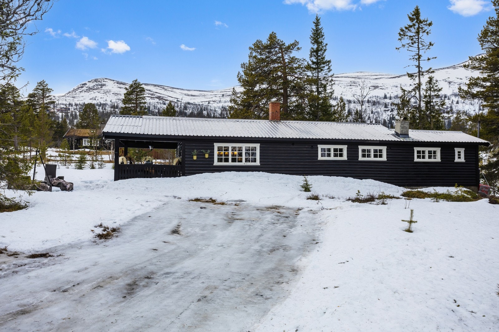 Parkering inne på egen tomt. Galleribilde