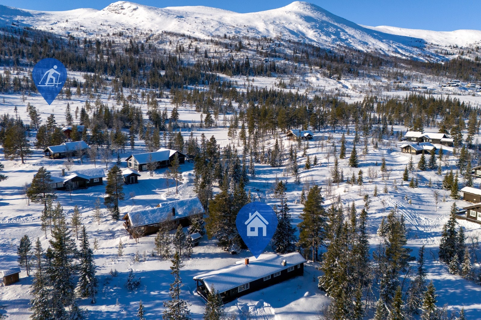 Hytta ligger i et veletablert høystandard hyttefelt med innlagt vann/avløp og strøm. Galleribilde