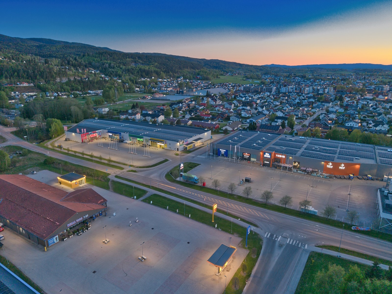 Matbutikker, jula, biltema med mer i nærheten. Galleribilde