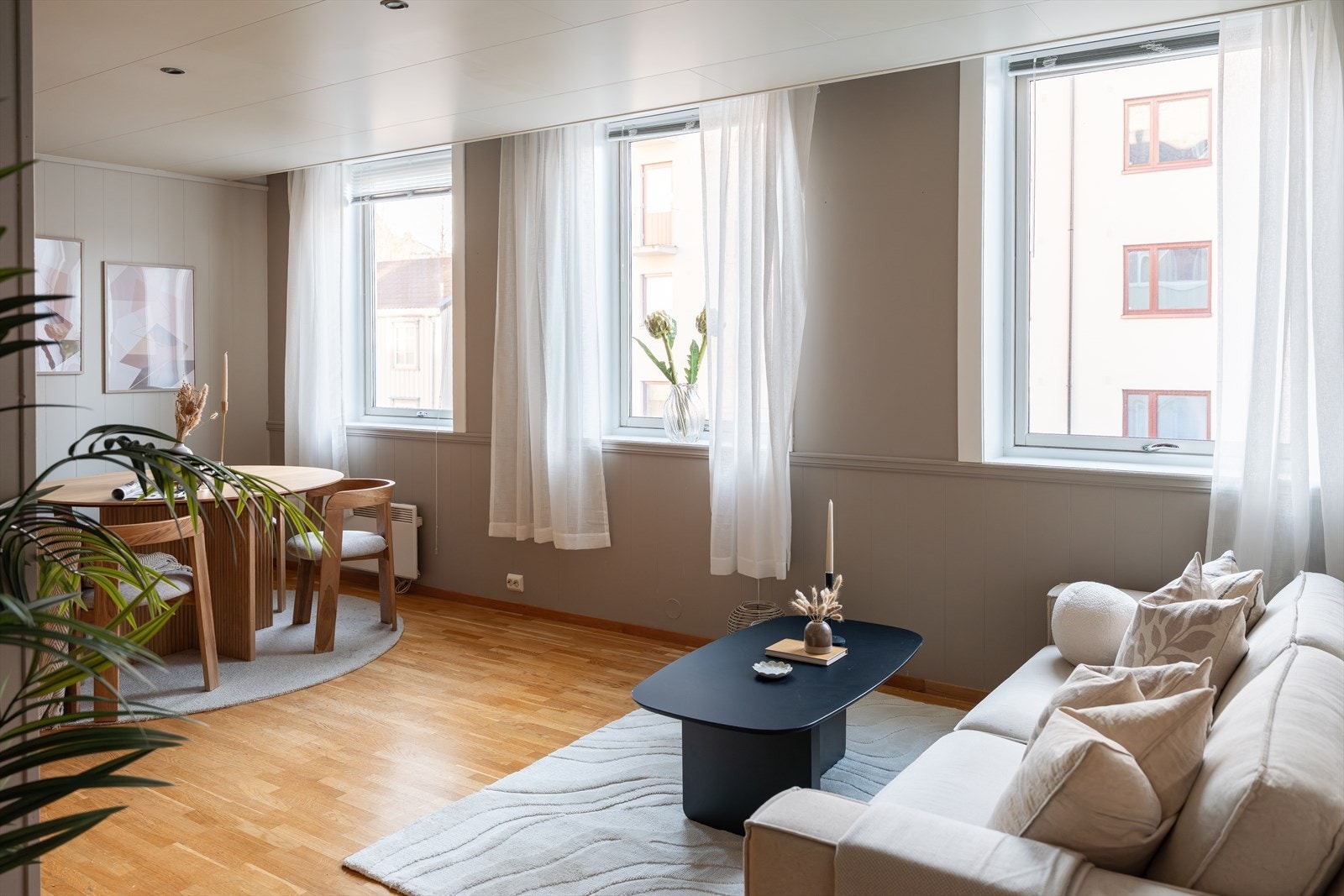 Leiligheten passer for deg som ønsker å bo sentralt, men skjermet i et meget ettertraktet boområde. Ila er i nærhet til det aller meste. Galleribilde