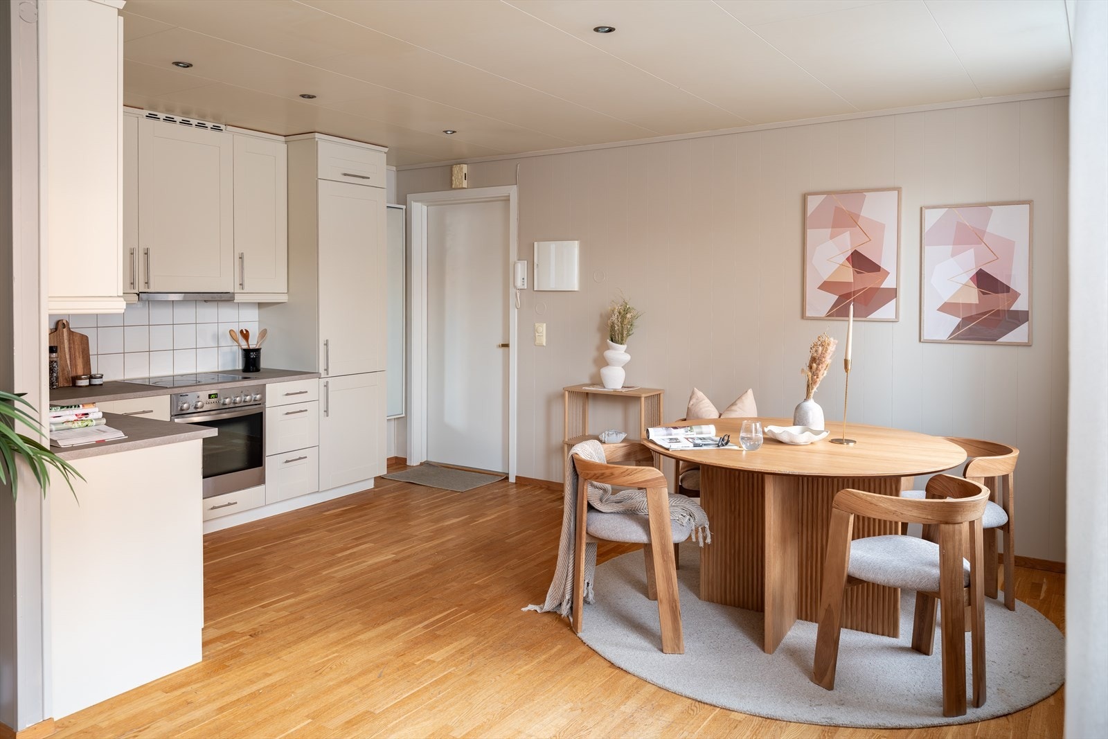 Planløsningen er praktisk, samtidig som at den byr på en god del mer oppholdssone enn tilsvarende leilighetstyper. Galleribilde