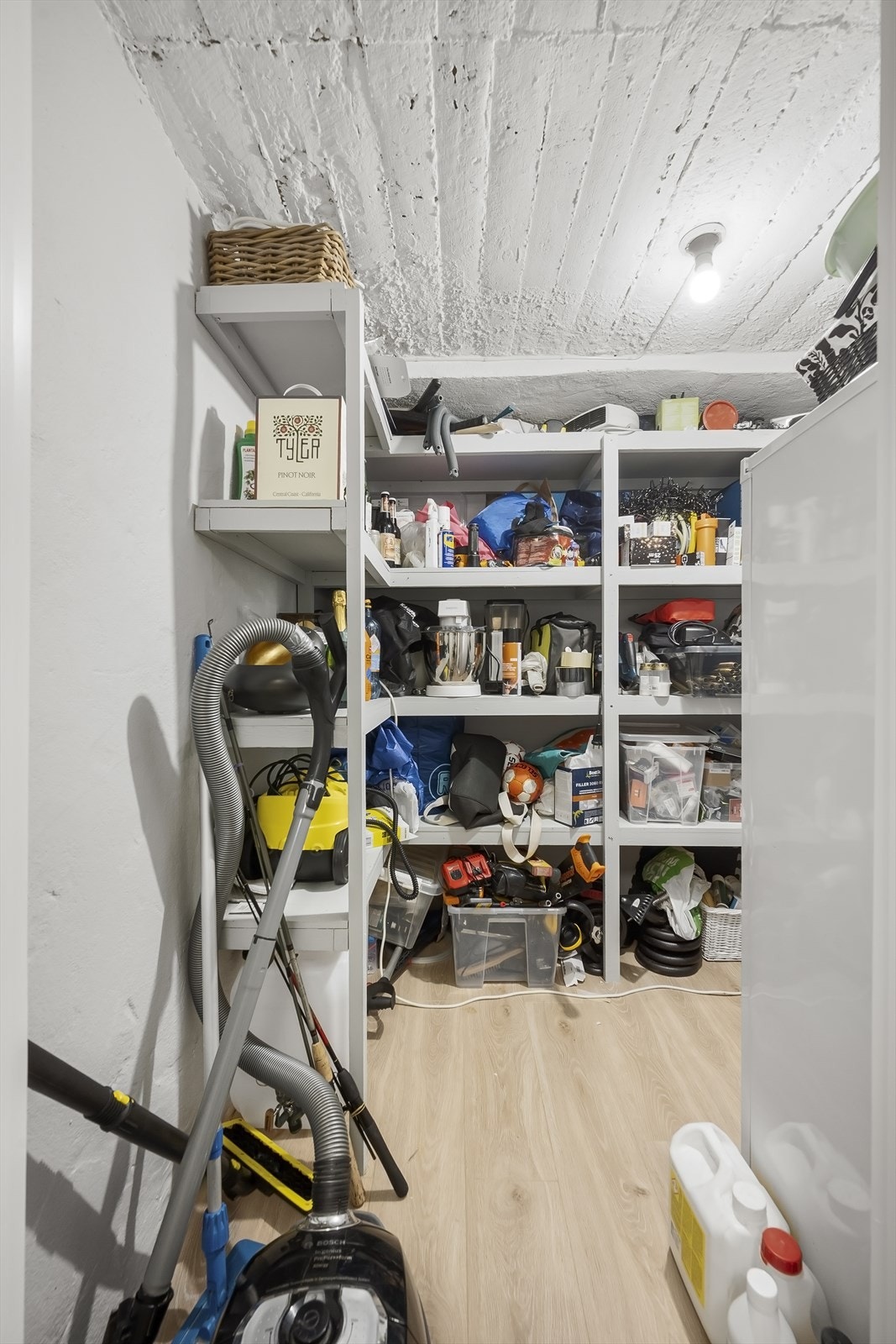 Bod i kjeller. Galleribilde