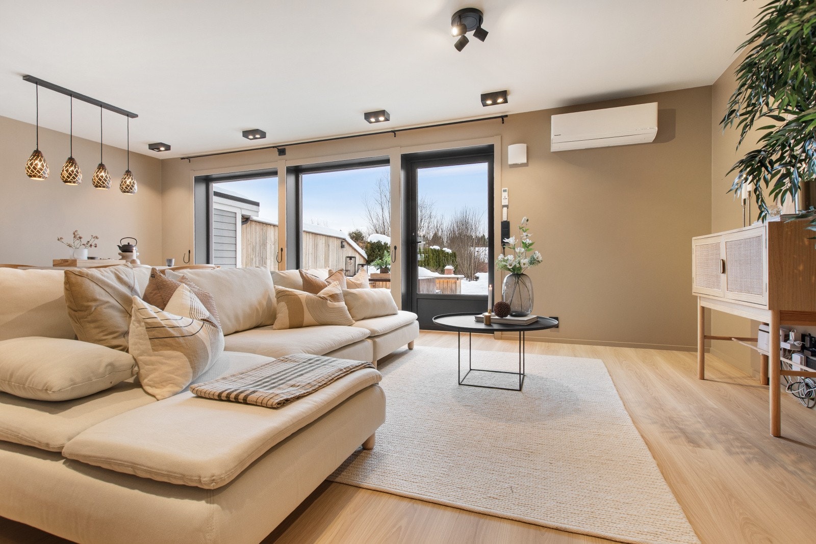 Det er montert varmepumpe som sørger for godt inneklima. Galleribilde