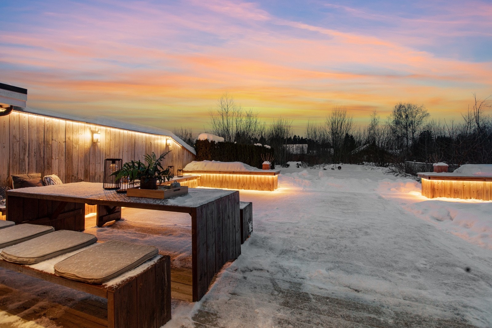 Videre er det tilgang til gressplen hvor ungene kan utfolde seg. Galleribilde