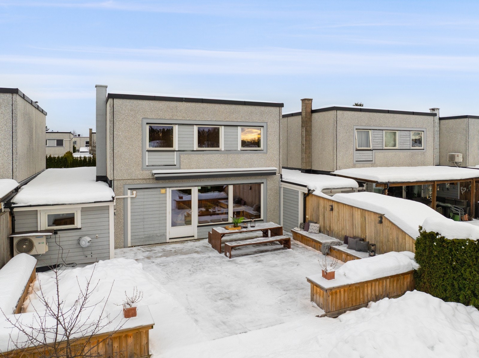 Dette er et rålekkert og oppgradert rekkehus over to plan som har en smart og god planløsning Galleribilde