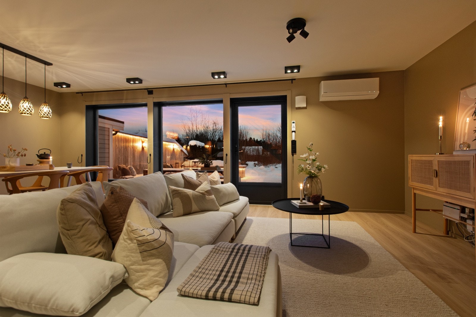 Herfra er det utgang til stor terrasse. Galleribilde