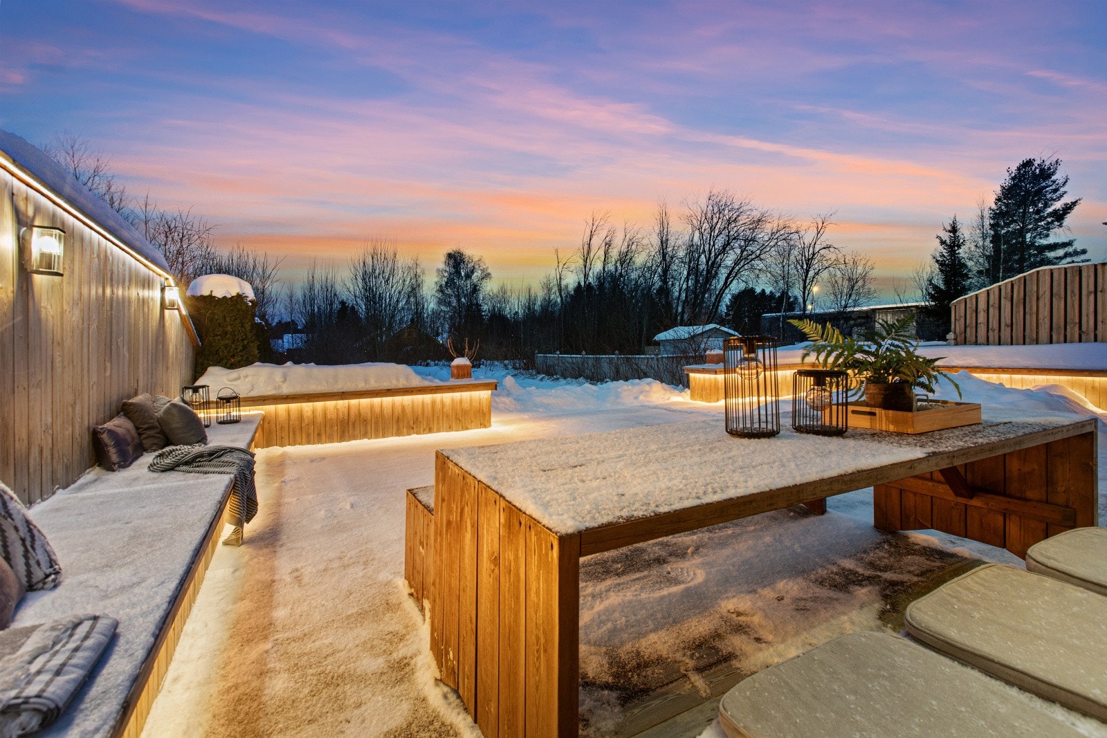 Lyssettingen gir en flott stemning på kveldstid, som også kan nytes fra sofakroken. Galleribilde