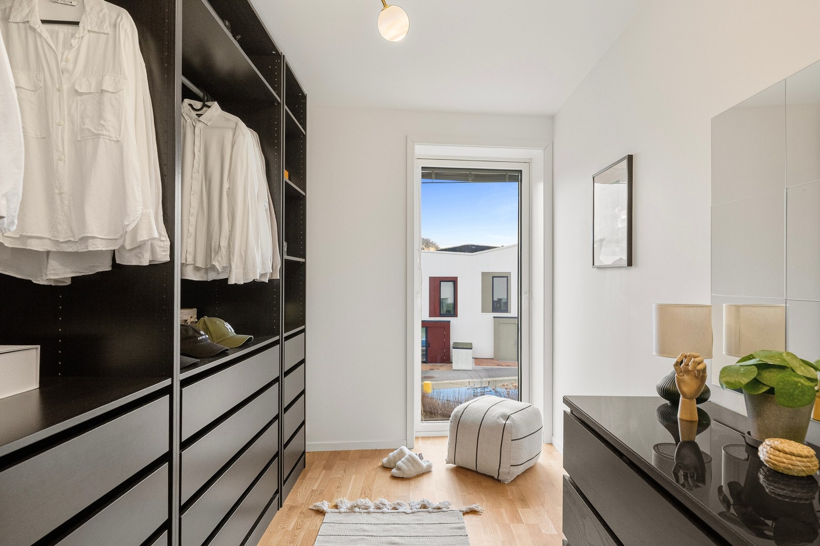 Soverom som idag benyttes til walk-in closet! Galleribilde