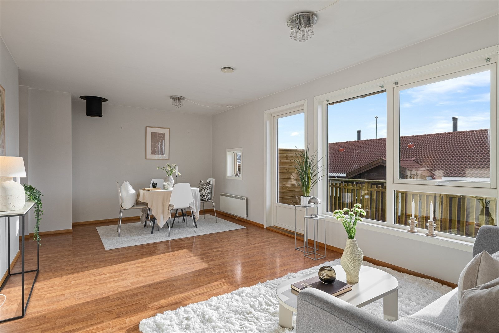 Kjekk leilighet beliggende i andre etasje. Galleribilde