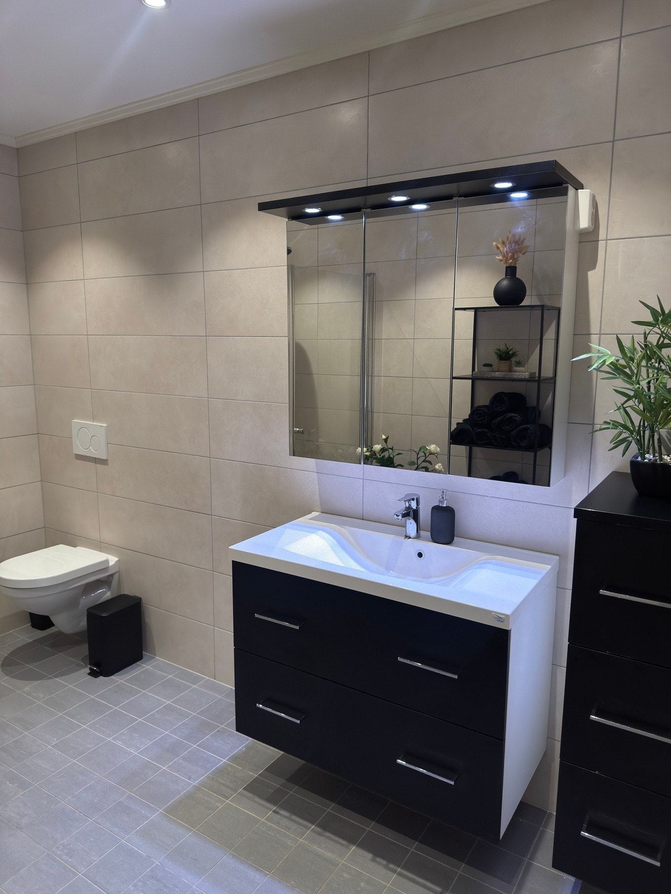 Moderne og tidsriktig bad Galleribilde