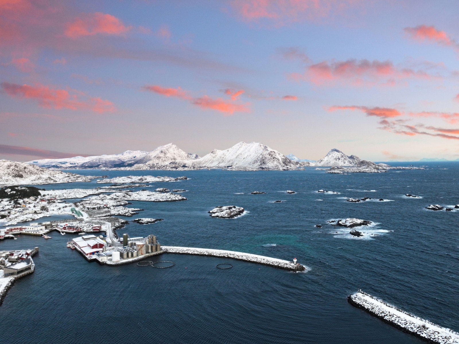 Det er også flere barnehager i nærområdet, hvorav Kakhaugen barnehage er ca. 1,4 km fra boligen. Galleribilde