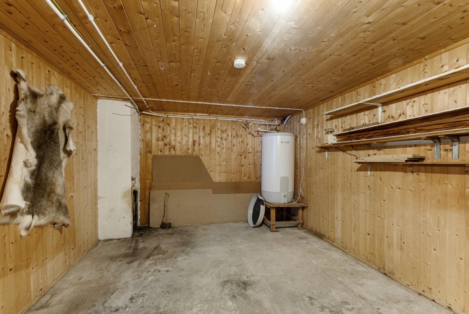 Alt fra lagring til snekkerstue. Galleribilde