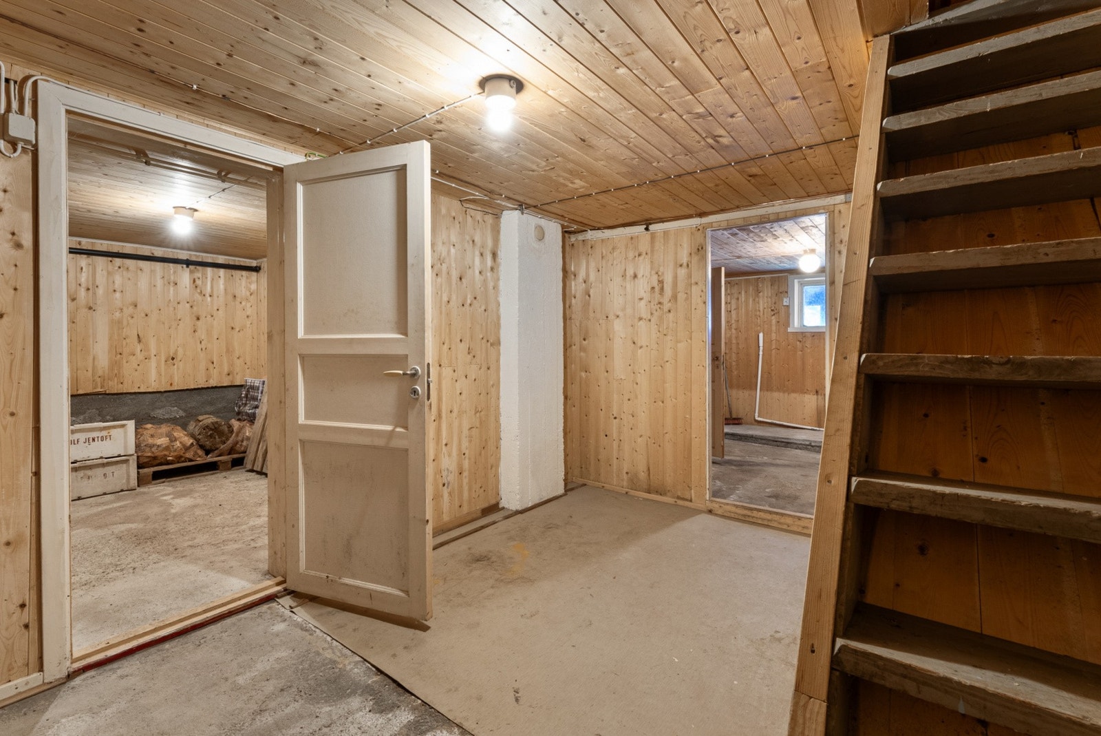 Om det er lagringsplass du er ute etter så er det masse her. Galleribilde