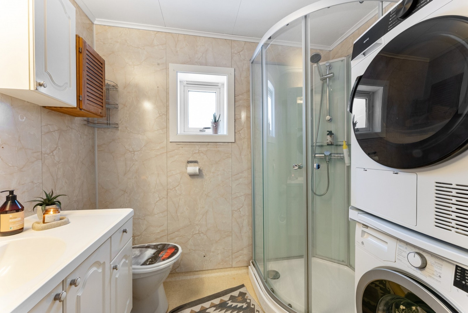 Badet er utstyrt med alt en trenger. Galleribilde