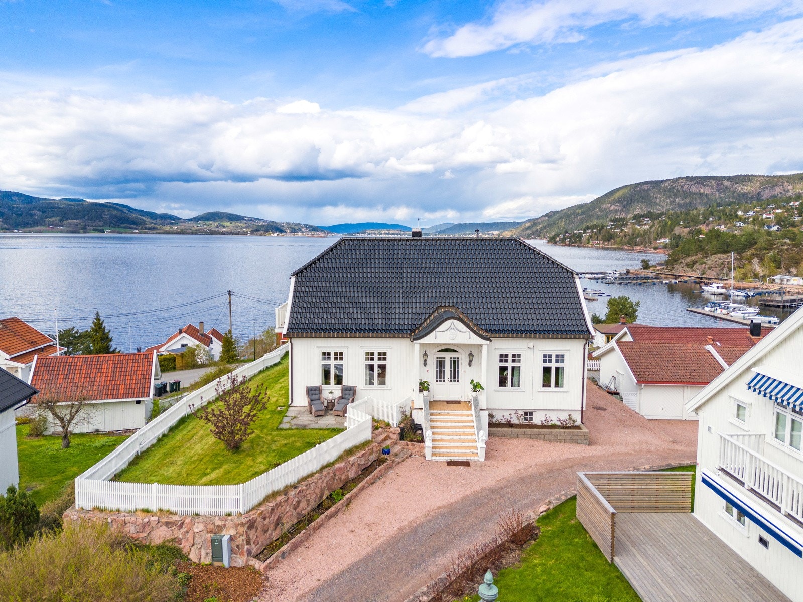 Idyllisk beliggenhet midt i sentrum men likevel noe tilbaketrukket! Galleribilde